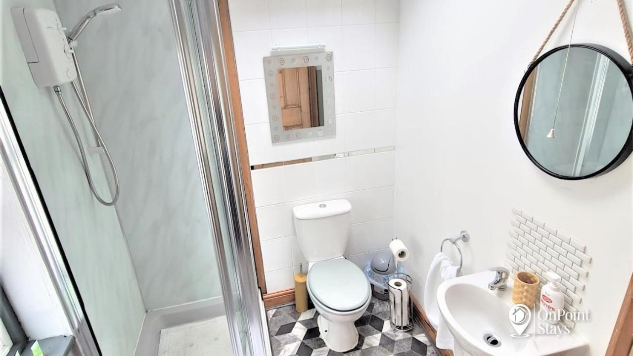 Lovely Spacious 5 Bedroom Home Near Chester City Centre ภายนอก รูปภาพ