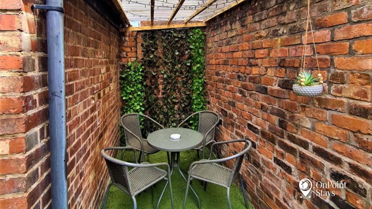 Lovely Spacious 5 Bedroom Home Near Chester City Centre ภายนอก รูปภาพ