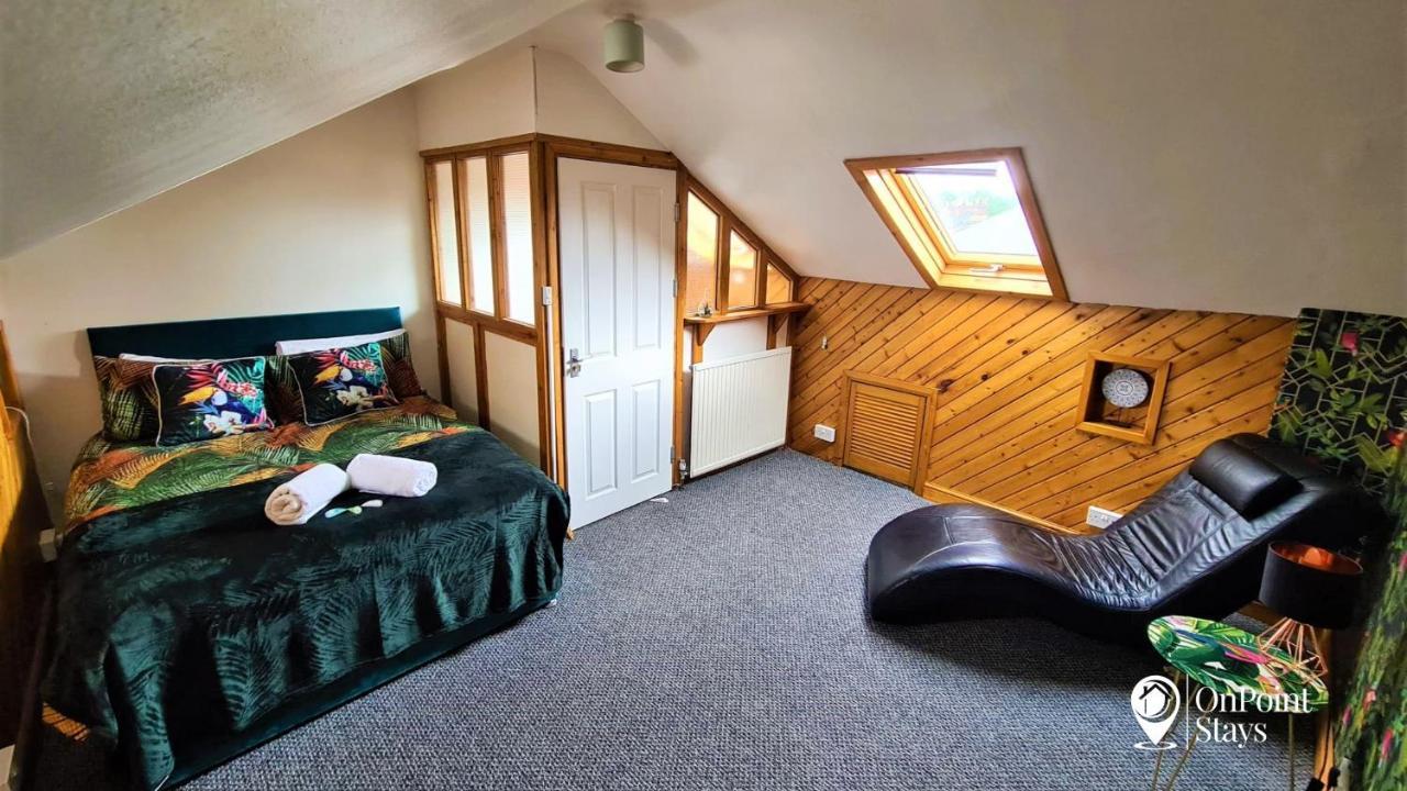Lovely Spacious 5 Bedroom Home Near Chester City Centre ภายนอก รูปภาพ